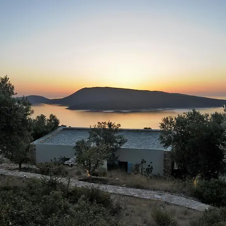 Adelphia Villa Alónnisos